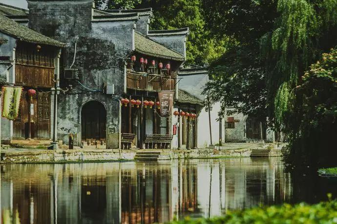 双人跨栏赛跑